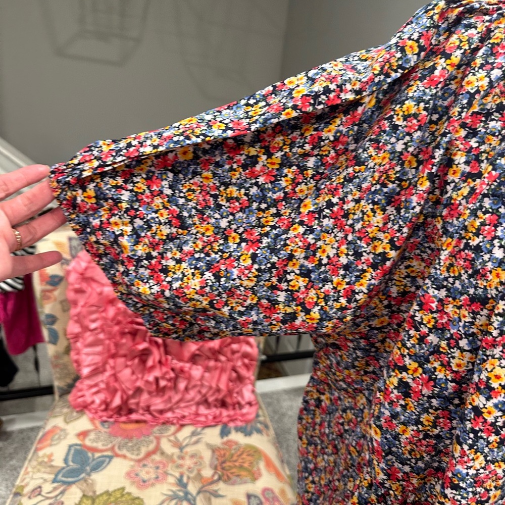 Spring Time Floral Top - Picture 2 of 3